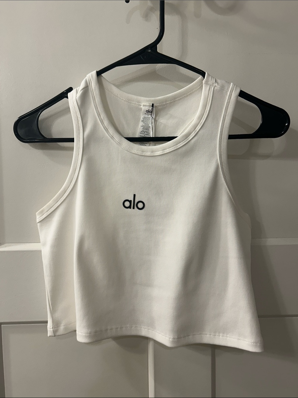 Alo Ribbed Crop Top - Picture 3 of 3
